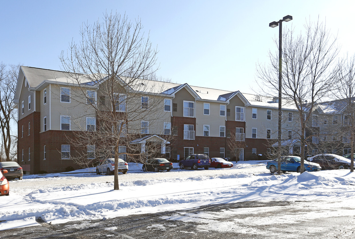 Building Photo - Lakes Run Apartments