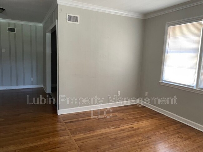 Building Photo - 1804 Edward Ave