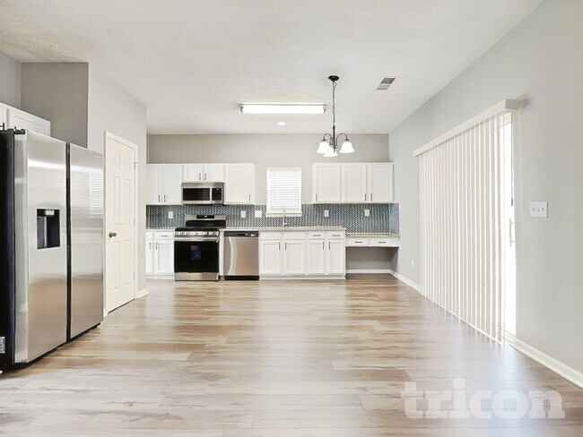 Foto del edificio - 6836 Bridgewood Dr