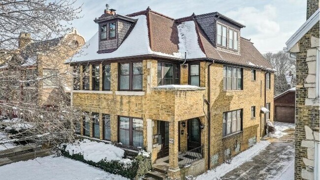 Front - 2440 N Lake Dr