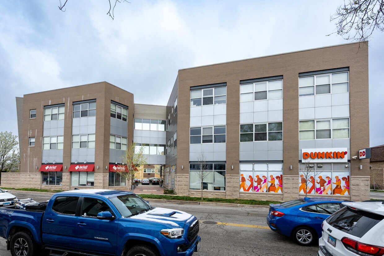 Primary Photo - 7240 W Devon Ave