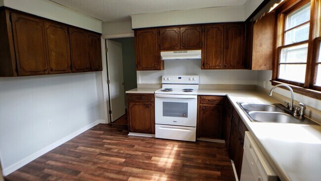 Building Photo - 111 Forest Ln