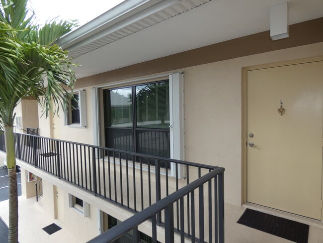 Building Photo - 3 SE Turtle Creek Dr