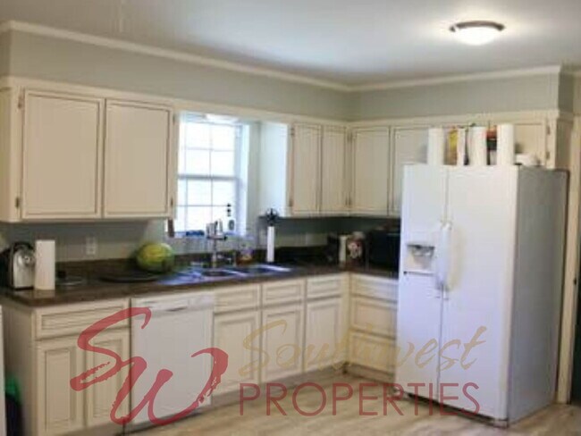 Foto del edificio - Large 3 bedroom close to campus