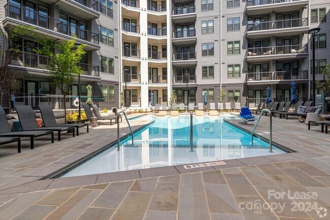 Foto del edificio - 536 W Tremont Ave