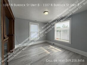 Building Photo - 1107 N Burdick St