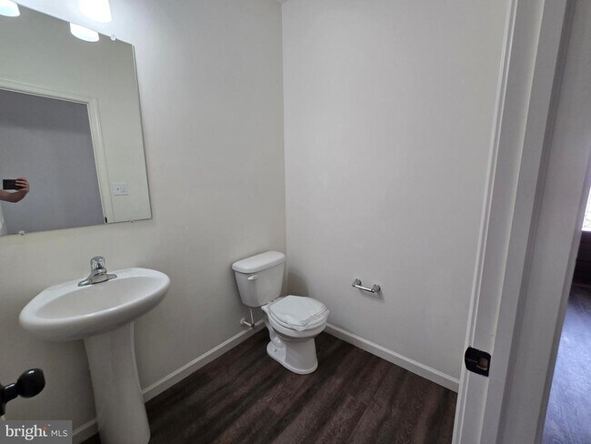 Foto del edificio - 633 Kincaid Ave