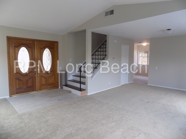Building Photo - 5495 E Village Dr