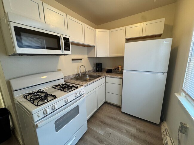 Foto del edificio - 13th Ave Moline Apartments