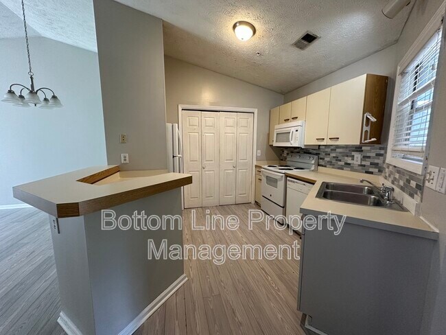 Foto del edificio - 942 Stewarts Creek Dr