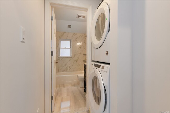 Foto del edificio - 46-17 Little Neck Pkwy