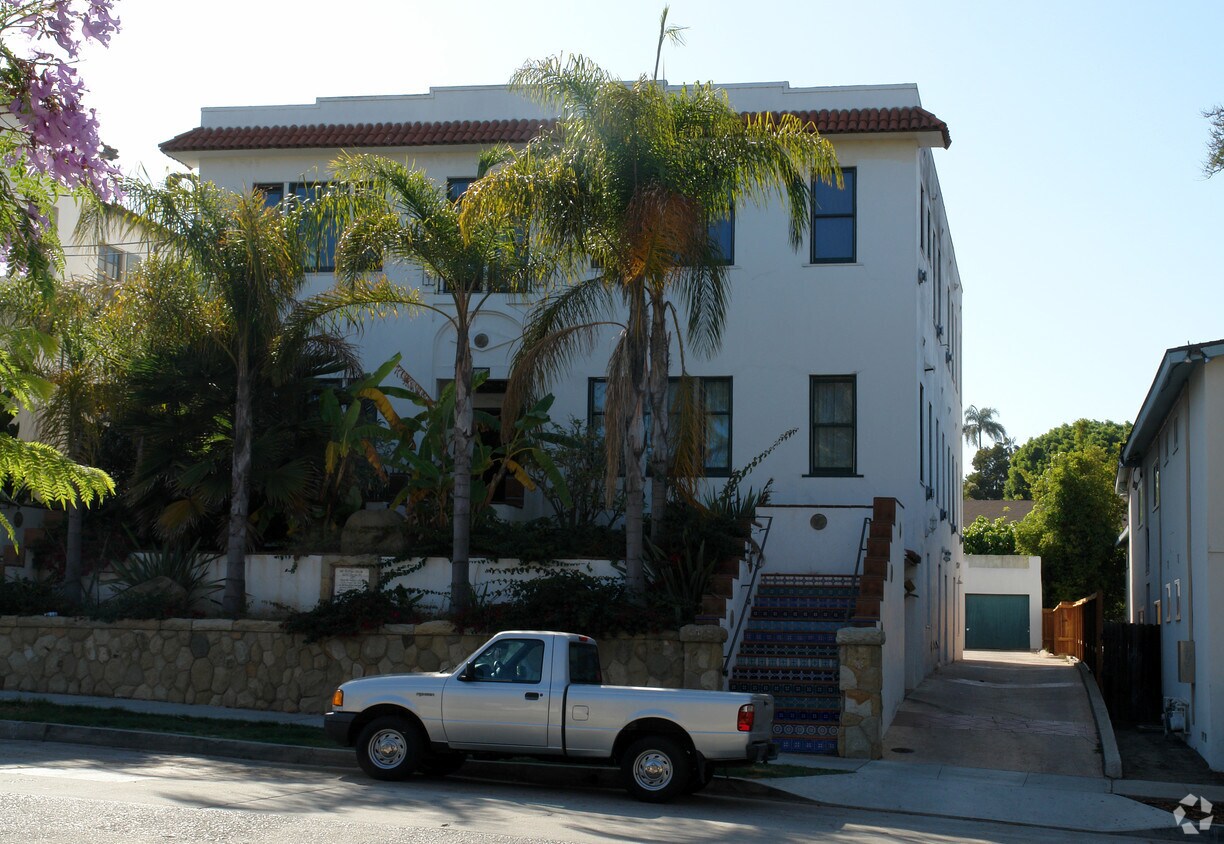 Building Photo - Old Raffour House