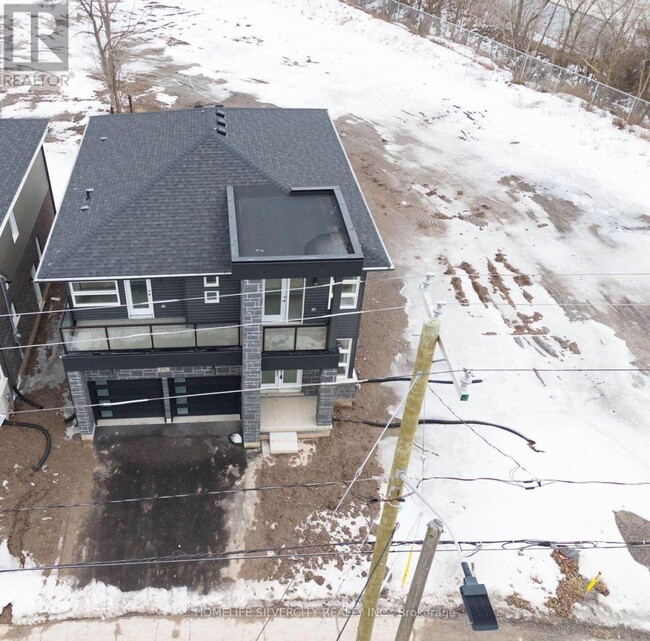 Building Photo - 215 Southworth St N