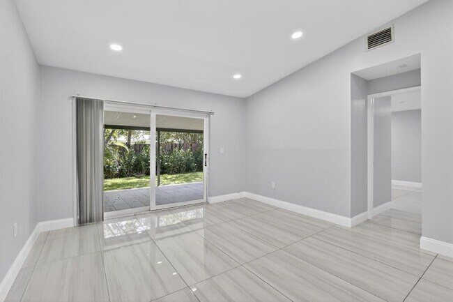 Foto del edificio - 4404 Treasure Cove Dr