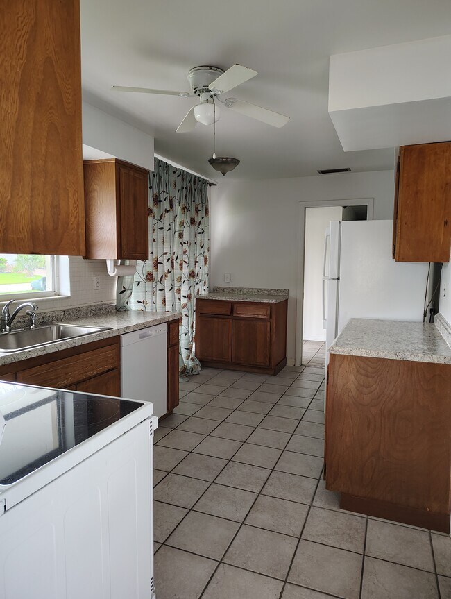 Foto del edificio - 5220 Versailles Ct