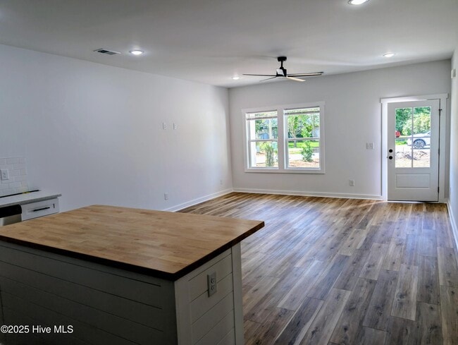 Building Photo - 841 Greenwood Ct