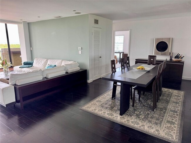 Building Photo - 77 Crandon Blvd