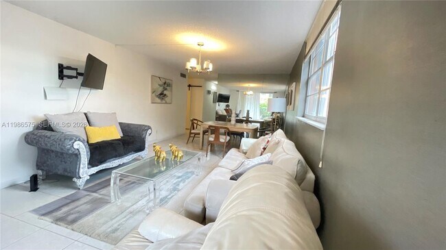 Foto del edificio - 1465 NE 123rd St