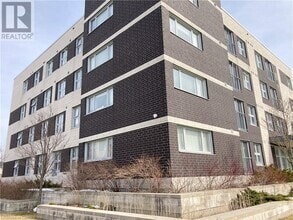 Building Photo - 392 Albert St