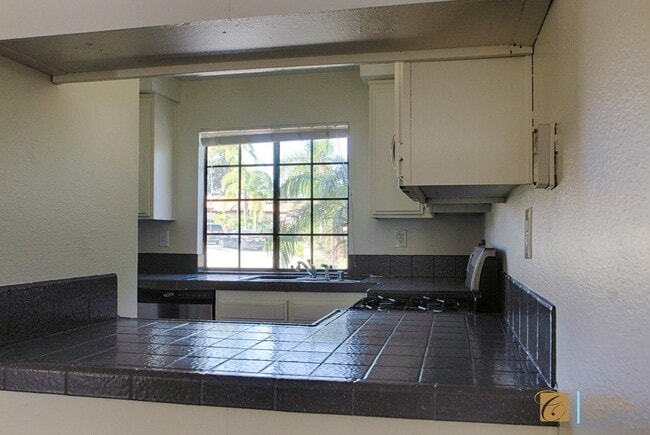 Foto del edificio - Enjoy Carlsbad living in this beautifully ...