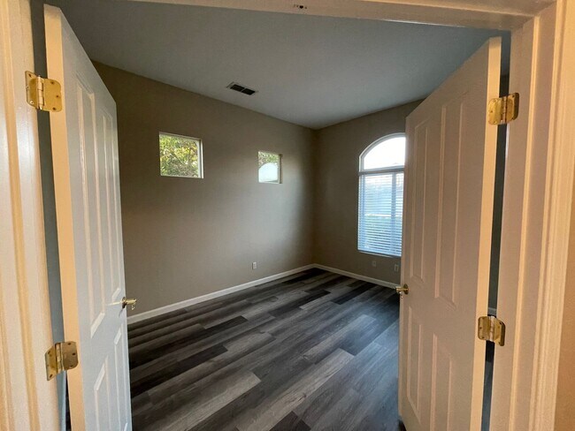 Building Photo - 5820 Spring Flower Drive