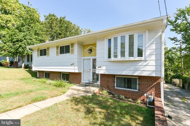 Foto del edificio - 4856 Brooks St NE