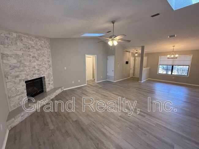 Building Photo - 3965 Deerwood Cir