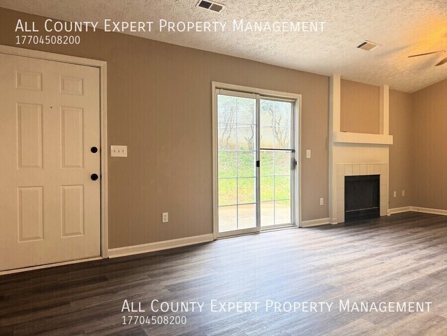 Foto del edificio - 2657 Laurel Ln NW