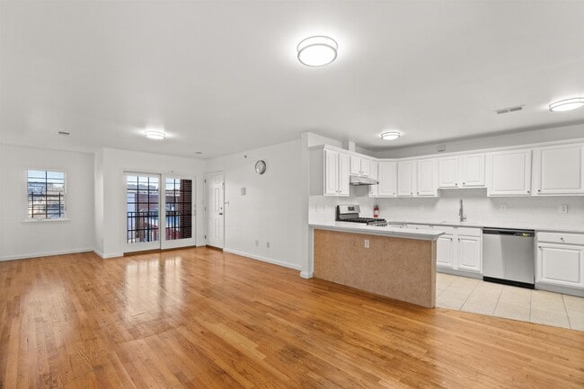 Building Photo - 353 West Side Ave