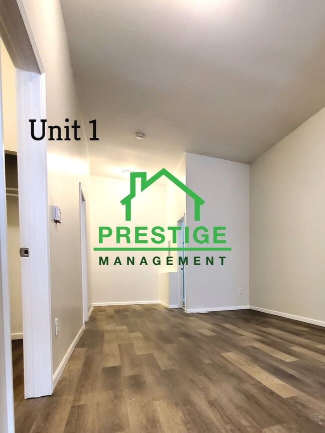 Building Photo - 3 Bedroom Apartment