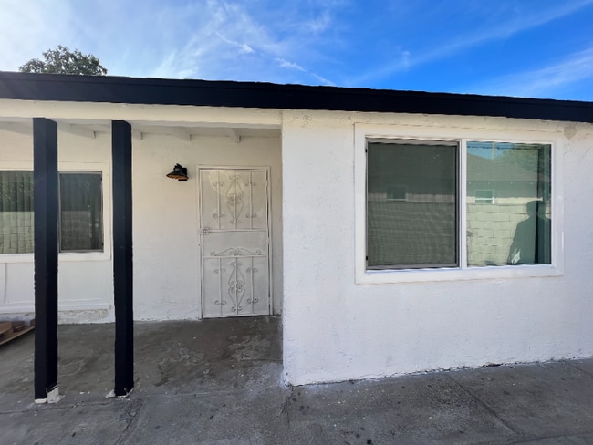 Photo - 924 W Chestnut Ave Apartment