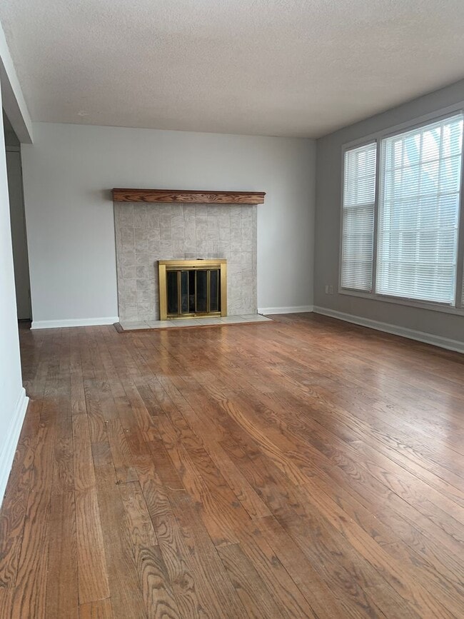 Building Photo - Your Next Home Awaits: 4BR/2BA in Desirable Prairie Village Location!