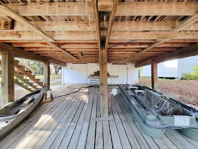 Foto del edificio - Escape to your updated 3-bed, 2-bath oasis in Goodrich, TX, featuring modern finishes, an open la...