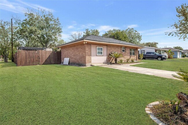 Foto del edificio - 3601 Longwood Dr