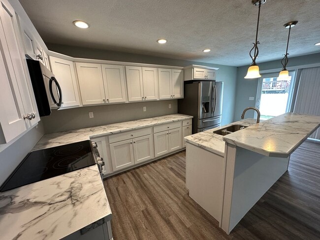 Building Photo - $2500 - Beautiful 3 bed 2 bath home in South Sioux City