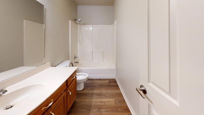 Building Photo - 1709 Redbud Dr
