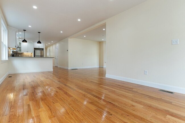 Building Photo - 48 W Tremlett St