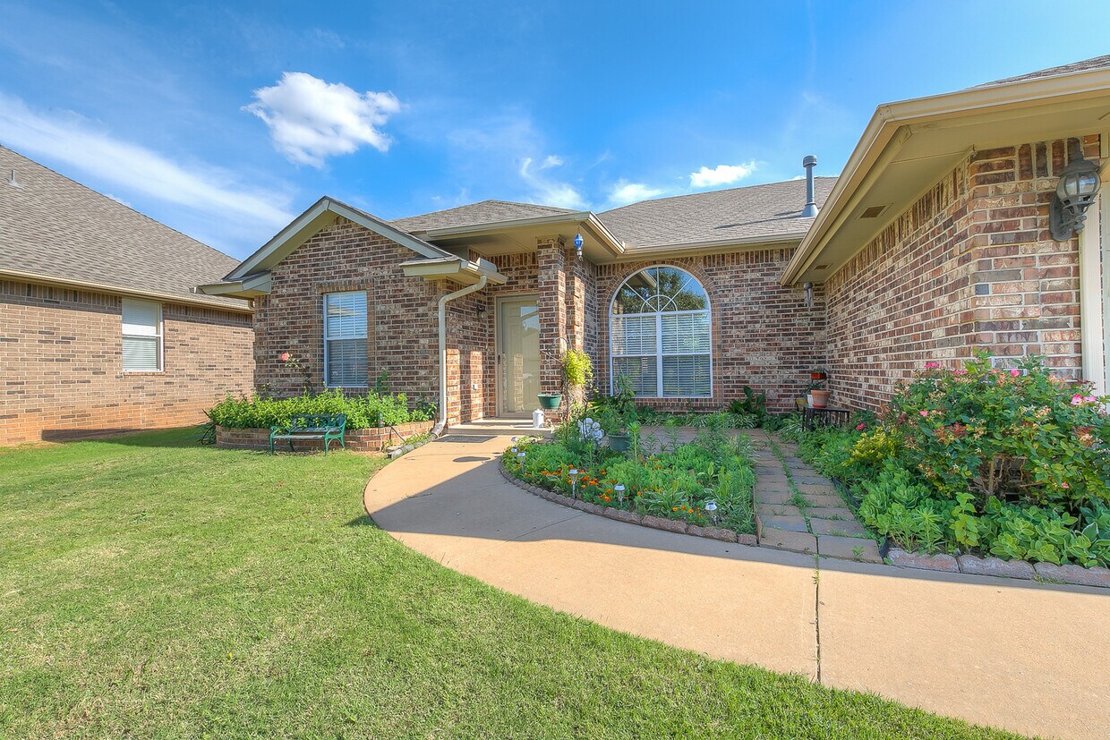 Primary Photo - Edmond Schools + 4 bedrooms