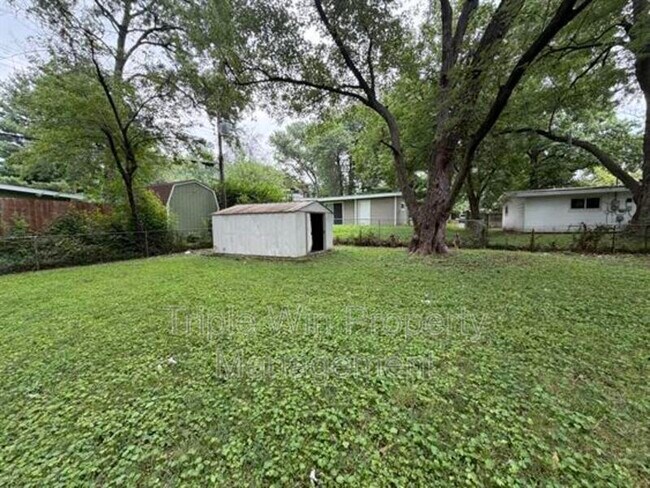 Foto del edificio - 865 Robinwood Dr