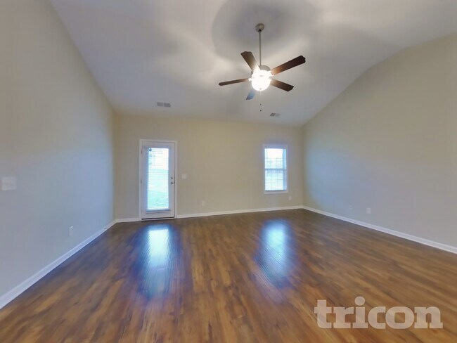 Foto del edificio - 824 Ellyson Dr