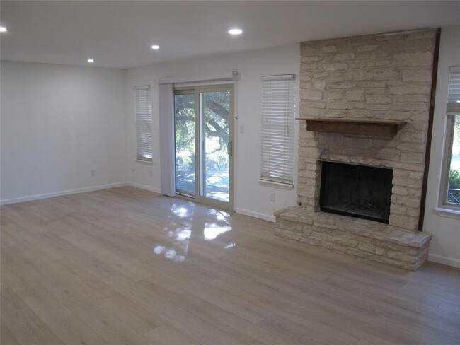 Building Photo - 6905 Thorncliffe Dr