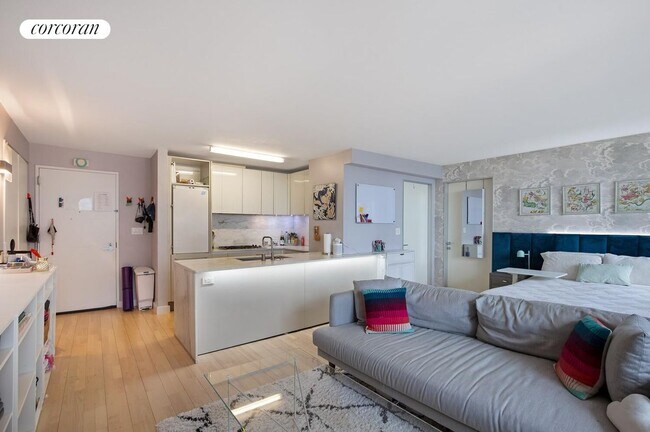 Foto del edificio - 322 W 57th St