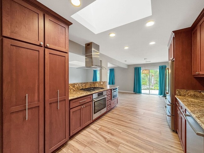 Building Photo - Beautiful 4BD/2BA House in Bay Ho W/ A/C, ...