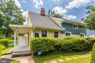 Building Photo - 5726 Crawford Dr