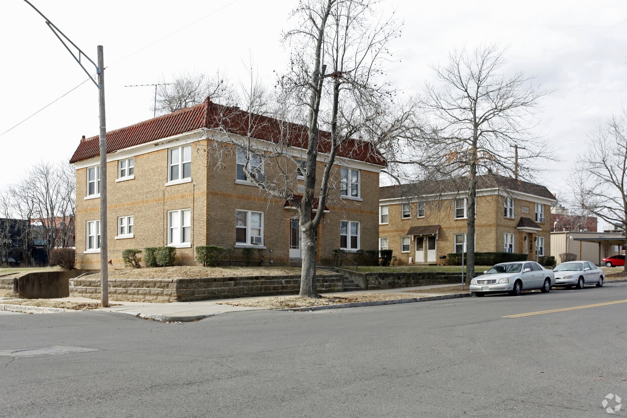 221 E 9th St, Shawnee, OK 74801 Apartments in Shawnee, OK