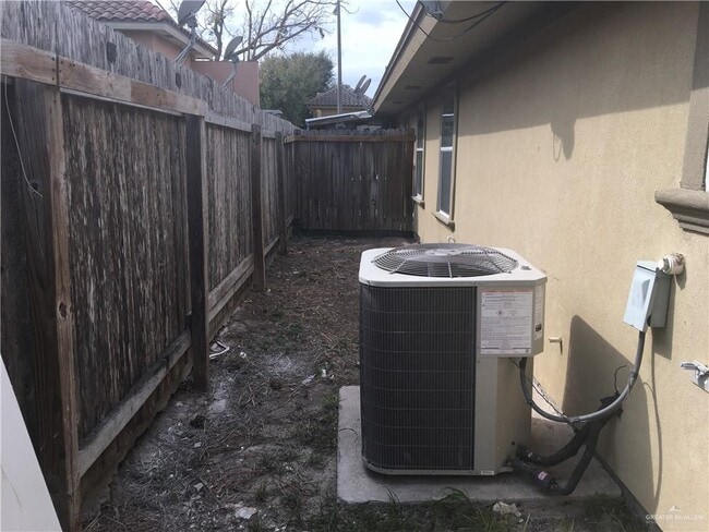 Building Photo - 14 Park Pl