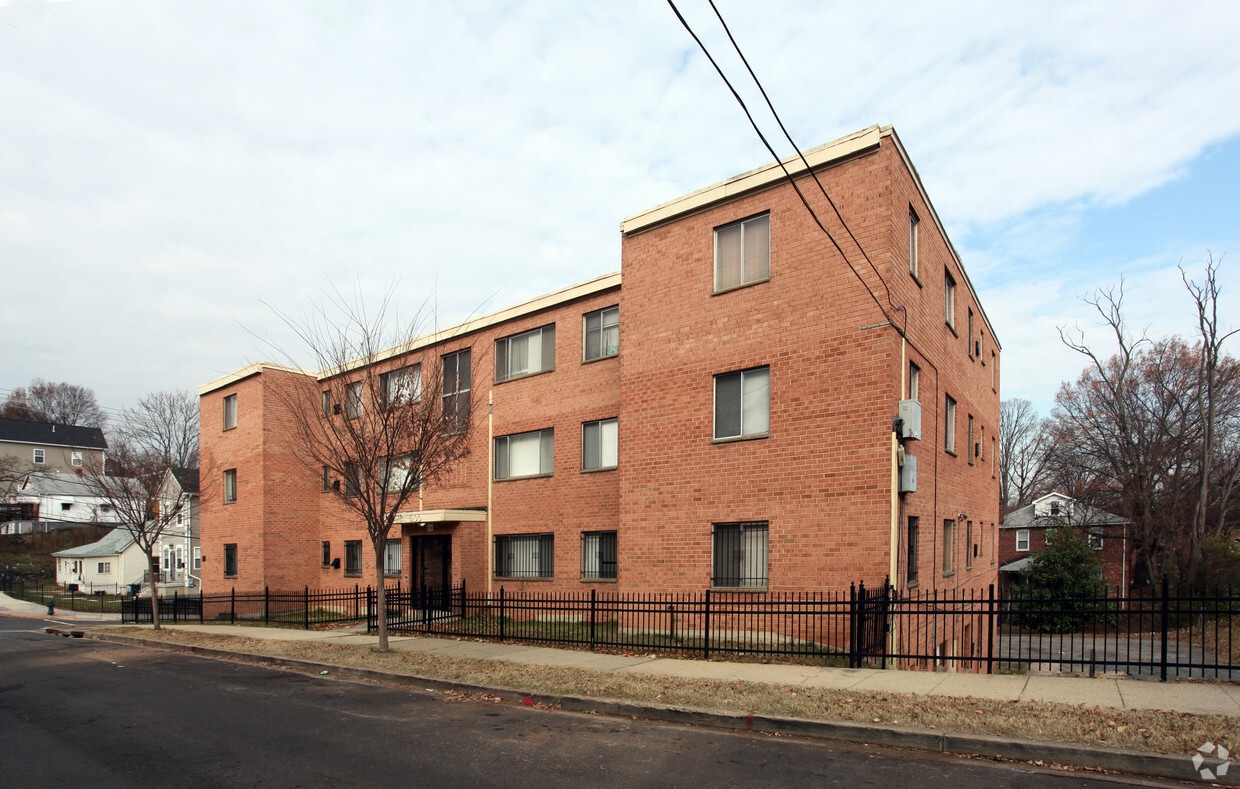 Primary Photo - 5100 B St SE