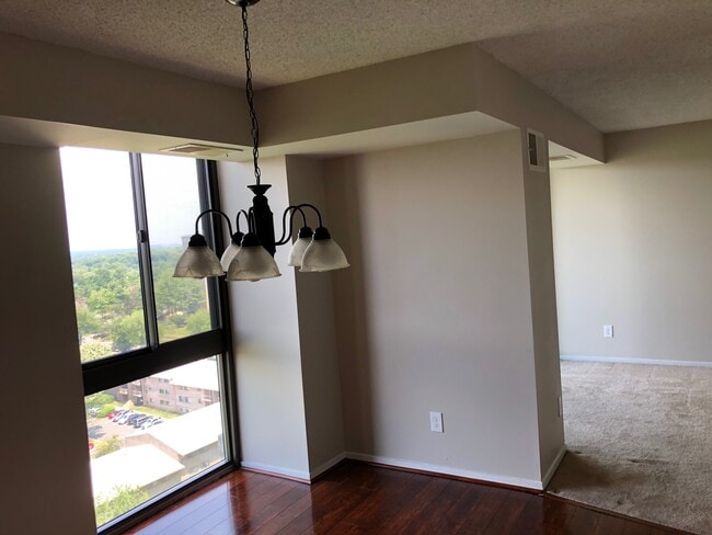 dining rm - 2300 Pimmit Dr