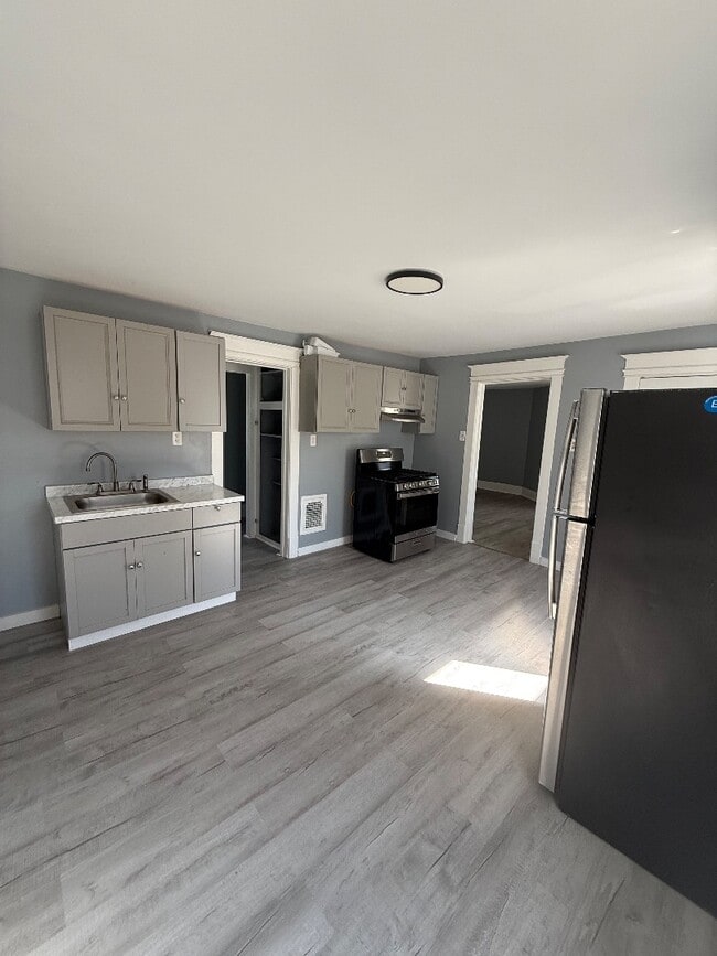 Building Photo - 912 Saratoga St