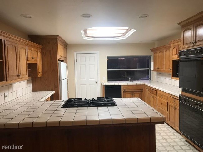 Building Photo - 4 br, 2 bath House - 821 Diamond Circle